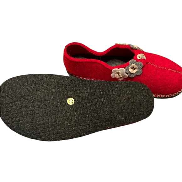 Sundance Red Wool Shoes with flowers handmade in Itally NIB - Picture 9 of 14